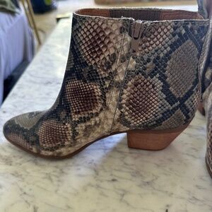 FRYE AND CO. Women's Jacy Snake Print Chelsea Booties